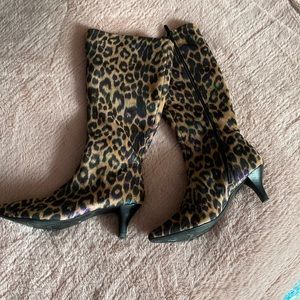NWOT 9M…LEOPARD PRINT STRETCH HIGH FASHION BOOTS